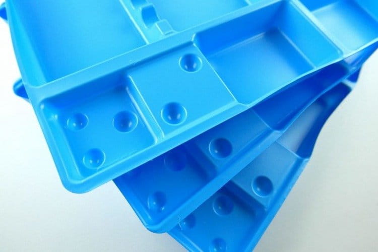 Tacki jednorazowe – kolorowe / 100 szt.