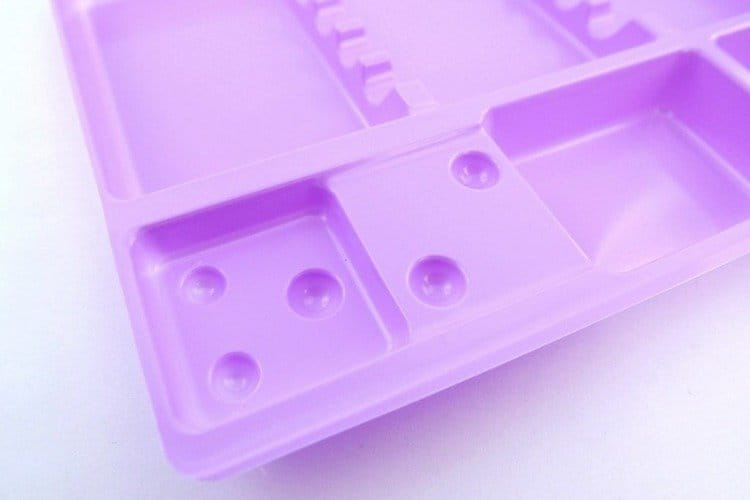 Tacki jednorazowe – kolorowe / 100 szt.