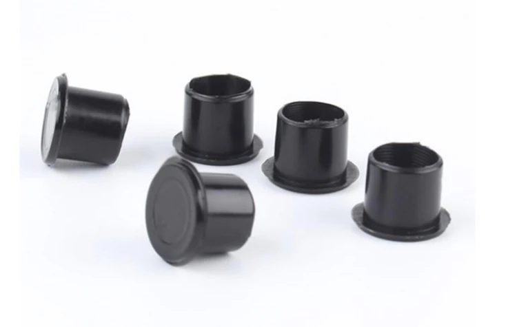 kubezek plastiowy czarny.png